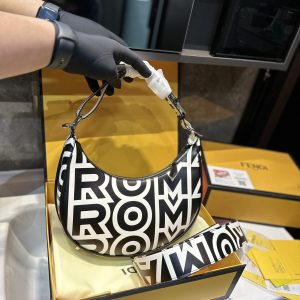 ❤️(Folding gift box) Fendi joint half-month bag FENDI ROMA