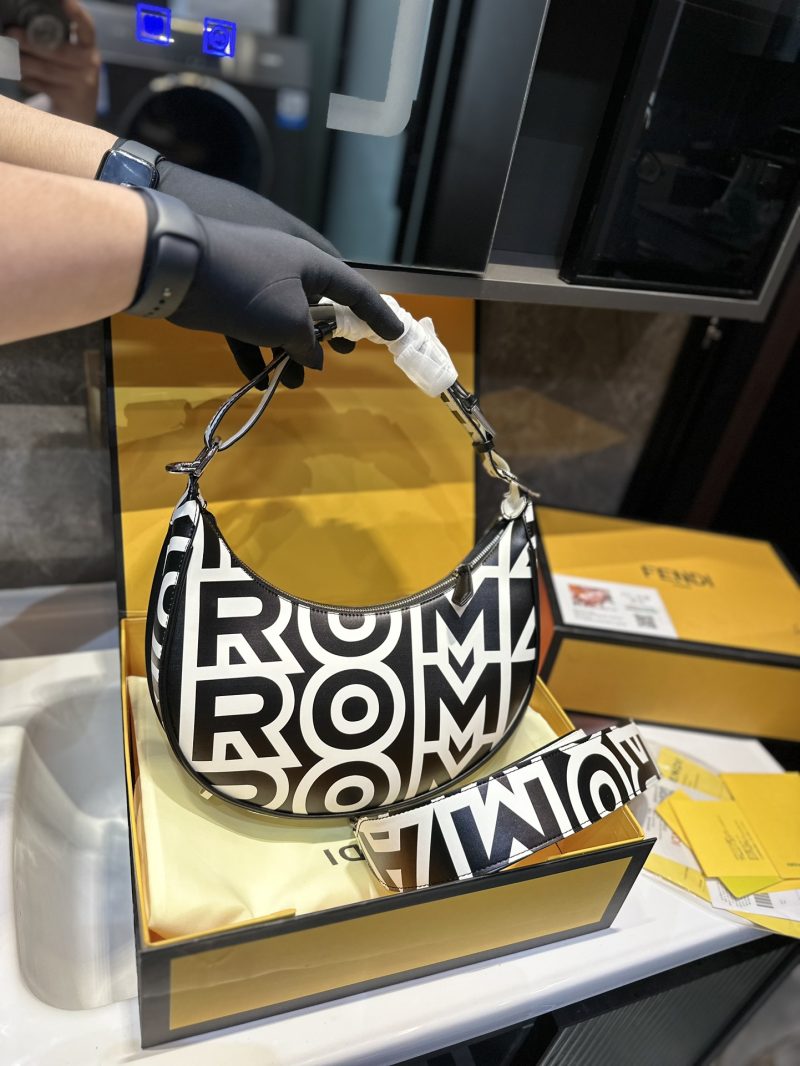 ❤️(Folding gift box) Fendi joint half-month bag FENDI ROMA