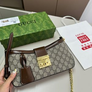 Borsa Gucci a catena con lucchetto quadrato