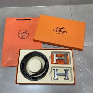 Modelo de boutique Hermès [☆Juego de estuche de regalo con doble botón y estuche de regalo incluido] disponible en los mostradores - Productos auténticos Hermès a la venta en los mostradores - Este modelo es de piel de vacuno de primera capa - Bordes detallados al óleo