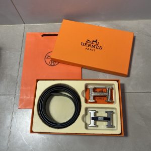 Modelo de boutique Hermès [☆Juego de estuche de regalo con doble botón y estuche de regalo incluido] disponible en los mostradores - Productos auténticos Hermès a la venta en los mostradores - Este modelo es de piel de vacuno de primera capa - Bordes detallados al óleo