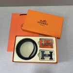 Hermès Boutique-Modell [☆Doppelknopf-Geschenkbox-Set inklusive Geschenkbox] an den Schaltern erhältlich - Hermès-Originalprodukte an den Schaltern im Verkauf - Dieses Modell ist aus erstschichtigem Rindsleder gefertigt - Detaillierte Ölkanten