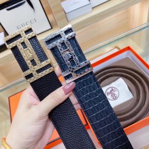 0 Hermès Hermès est une marque mondiale de luxe fondée en France à Paris La ceinture est fabriquée en cuir de première qualité..Largeur de la bande : 3.8 cm Luxueux