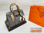 Hermès Goldschnalle Platin exklusive klassische heiße Sendung sammelt Tausende von Gefälligkeiten und einteilige Hermès-Birkin Platin Tasche Zähler wird nie aus den Regalen Original-Laser-Hardware verschiedene Mode-Anker / Internet-Prominente / Stars können nie ihre Hände verlassen entfernt werden. Temperamentvolle Göttinnen können es nicht ablegen