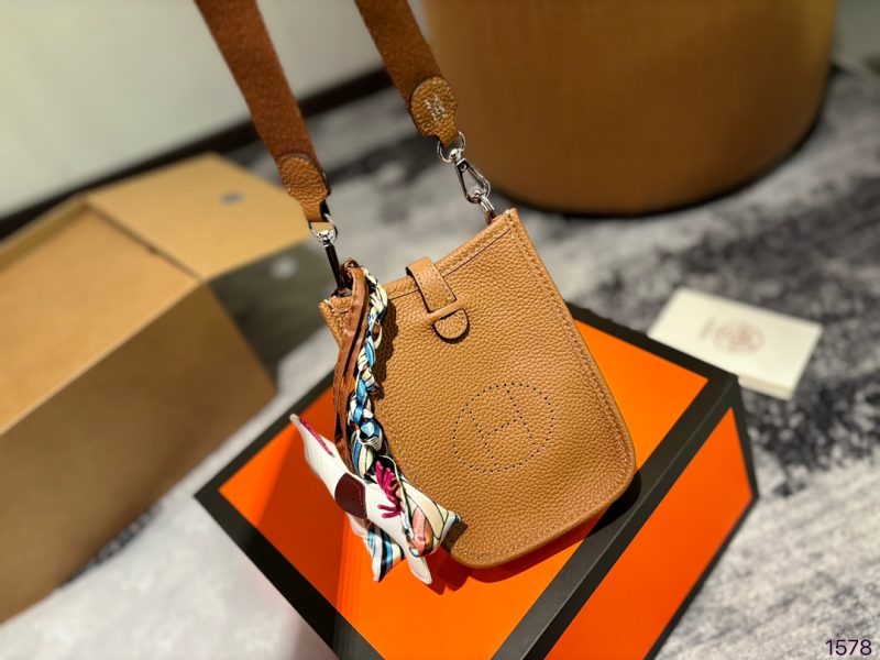 Pure leather version ✔️Herm**/Hermès mini Evelyne new evelyne series small crossbody top grade cowhide super soft   hollow H letter k size: 12*4*16cm