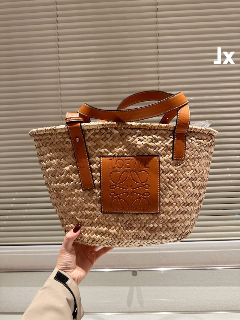 ewe Loewe 21 new summer straw bag Basket Bag vegetable basket woven leather shopping bag beach  ️vacation ⛱️ handbag. Size: 28 21cm