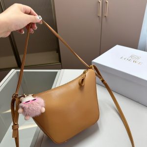 Loewe hobo underarm bag 70