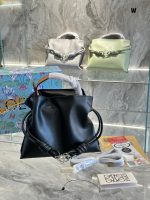 Weifu Flamenco bag | The leather handle is finally available. I declare that the black mini matches this black handle best!