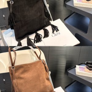 ewe’s pure leather Loewe niche minimalist bag is very fashionable! Tassel➕suede style! It’s not easy to put together and it’s surprisingly good-looking