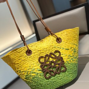 Straw oewe Anagram Basket embroidered logo straw woven shopping bag vegetable basket 21 new summer straw bag Basket Bag vegetable basket woven leather shopping bag beach  ️vacation ⛱️ handbag. Size: 27 28cm