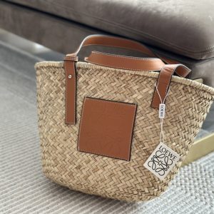 ewe Loewe 21 new summer straw bag Basket Bag vegetable basket woven leather shopping bag beach  ️vacation ⛱️ handbag. Size: 28 21cm