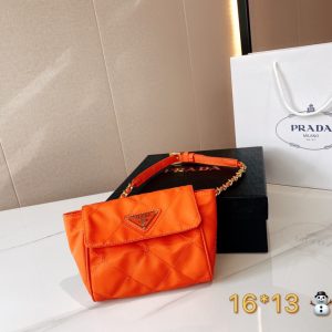 Prada chest bag/waist bag   Comes with box Prada Parachute fabric counter popular series multi-purpose backpack can be used as a chest bag waist bag crossbody bag one bag multi-purpose unisex style   A single product sought after by many stars original fabric hardware original single quality super high quality returns Rate size 16 13