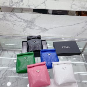 Prada 2022 spring and summer new multi-purpose crossbody bag can be used as a waist bag. This bag