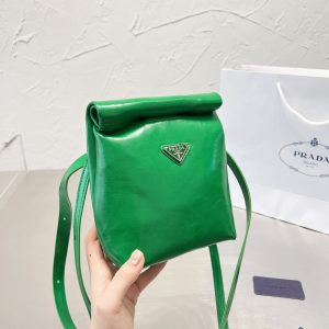 Prada 2022 spring and summer new multi-purpose crossbody bag can be used as a waist bag. This bag