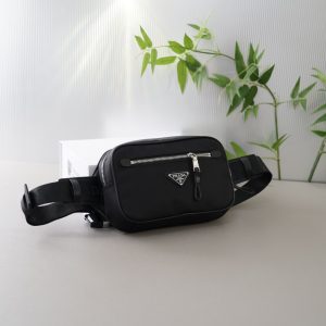 Prada official website synchronizes the high version of the waist bag