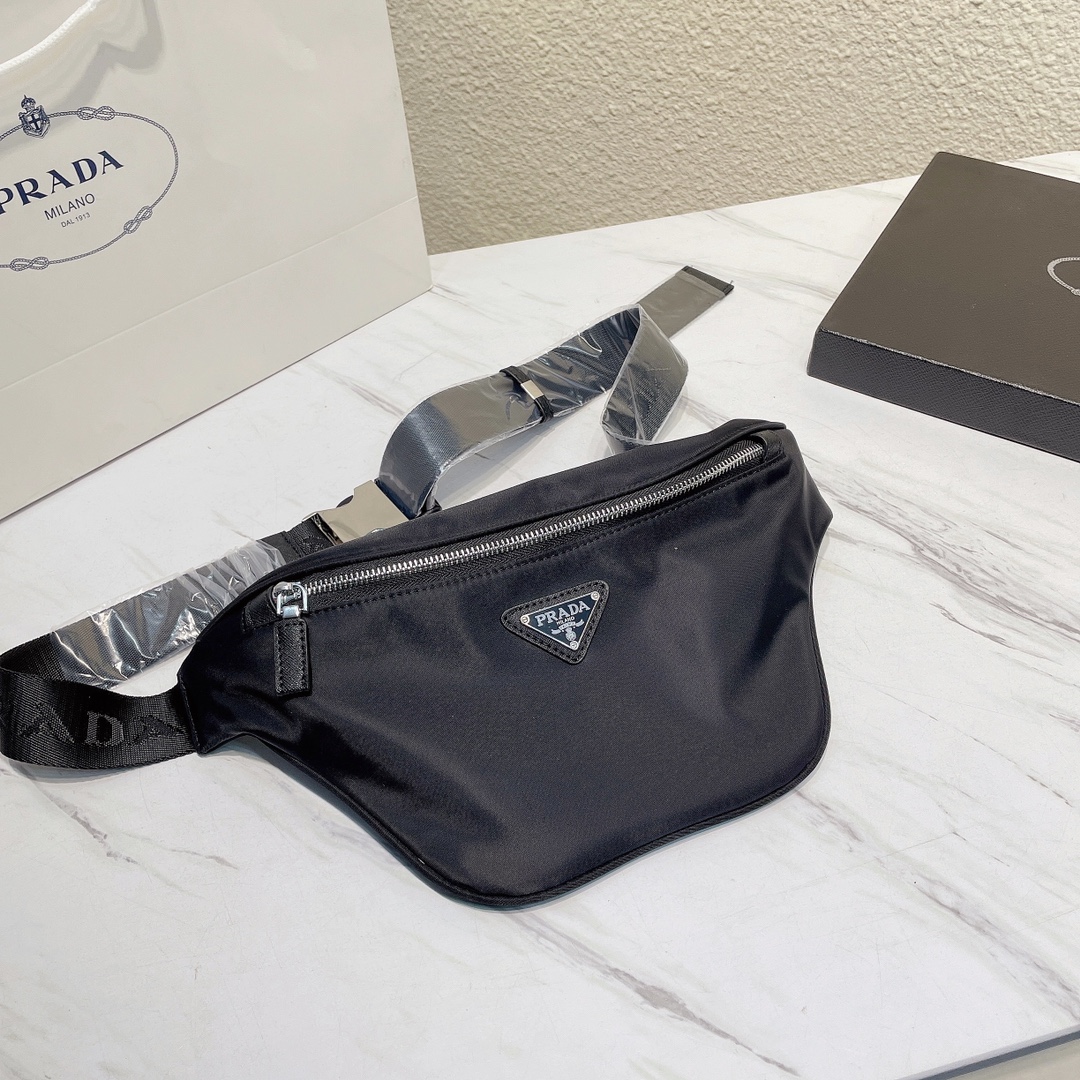 ?0 Prada chest bag/waist bag with box