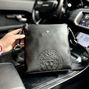 High-end goods‼ ️The new "Versace" shoulder bag is made of original first-layer cowhide fabric It has an iPad compartment inside