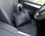 Il sito ufficiale di Versace è sincronizzato. Versione alta. Borsa ufficiale a tracolla. Debutto esclusivo. Materiale originale in pelle di vitello. Accessori hardware di alta qualità. Merce non comune sul mercato. Lusso di basso profilo. Per nulla appariscente. Quotidiana e alla moda. Può essere indossato a tracolla o a mano. [Specifiche: 39x29x5]