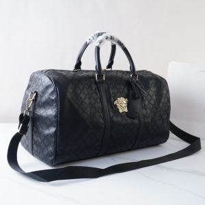 Versace's official website is synchronized. High version travel backpack. Global hot-selling single product. Excellent texture. Not common in the market. Made of imported calfskin. Classic