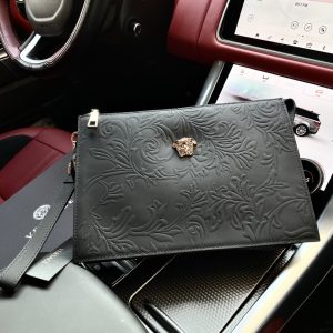 High-end goods‼ ️The latest "Versace" clutch bag