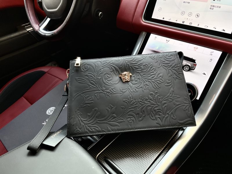 High-end goods‼ ️The latest "Versace" clutch bag