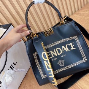 À l'occasion du 88e anniversaire du modèle commun Fendi & Versace