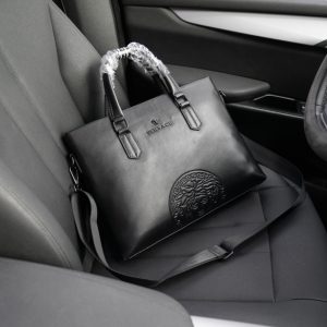 Il sito ufficiale di Versace è sincronizzato. Versione alta. Borsa a tracolla portadocumenti. Debutto esclusivo. Materiale originale in pelle di vitello. Accessori hardware di alta qualità. Merce non commerciale. Lusso di basso profilo. Non esagerato. Quotidiana e alla moda. Può essere indossata a tracolla o a mano. [Specifiche: 38x28x5]