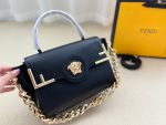 Sac à main co-brandé Fendi Versace