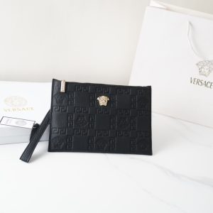 Versace's official website is synchronized. High-version clutch bag. Global hot-selling item. Made of original cowhide. Excellent texture. Classic and versatile for daily use. Style that lasts forever. Non-market ordinary goods. Order goods from trading companies. Comes with gift box packaging