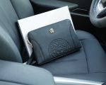 Versace's official website synchronizes the high version of the clutch bag