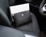 Versace's official website is synchronized. High-version clutch bag. Global hot-selling item. Made of original cowhide. Excellent texture. Classic and versatile for daily use. Style that lasts forever. Non-market ordinary goods. Order goods from trading companies. Comes with gift box packaging