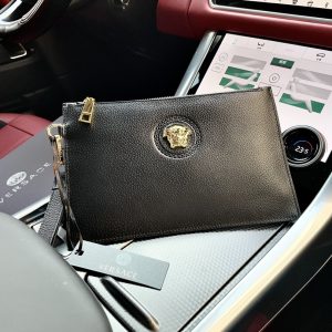 High-end goods‼ ️The latest "Versace" envelope bag