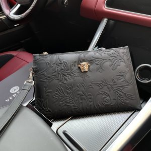 High-end goods‼ ️The latest "Versace" envelope bag